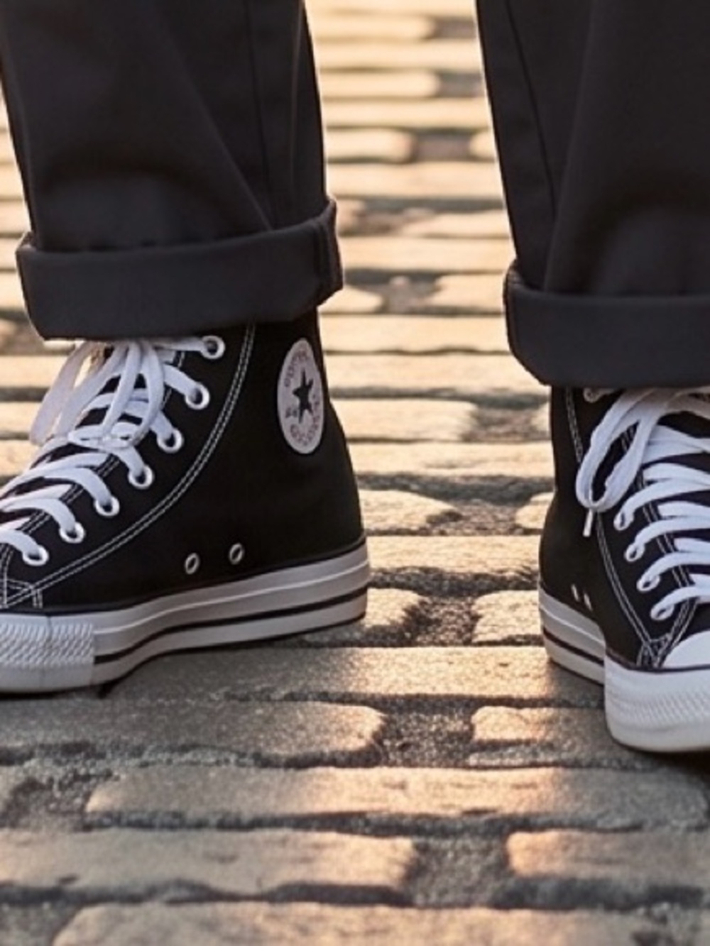 Unisex Converse Black & White High Top Sneakers Men’s 12 Women’s 14.